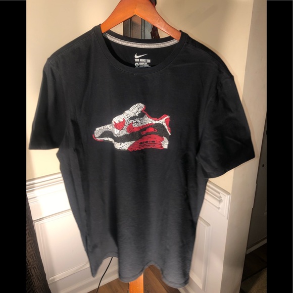 t shirt nike sneakers